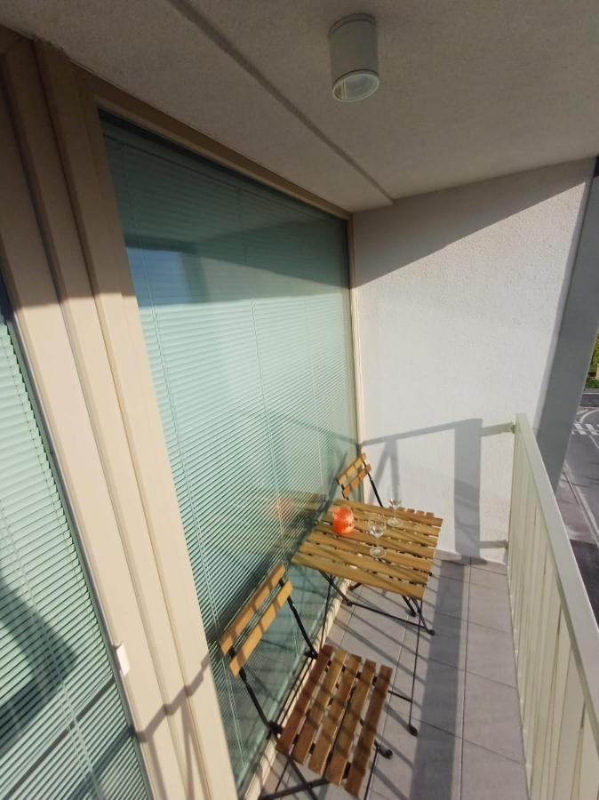 New Air-Conditioned Apartment 5 Minutes By Walk From The Airport With Free Garage Parking Bratislava Dış mekan fotoğraf